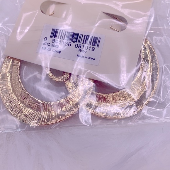 Amrita Singh Saira Threader Hoops, Ruby and Gold - Picture 6 of 6